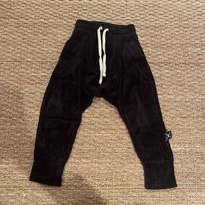 Nununu black velvet pants size 2-3